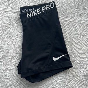 NIKE PRO DRYFIT SMALL SHORTS